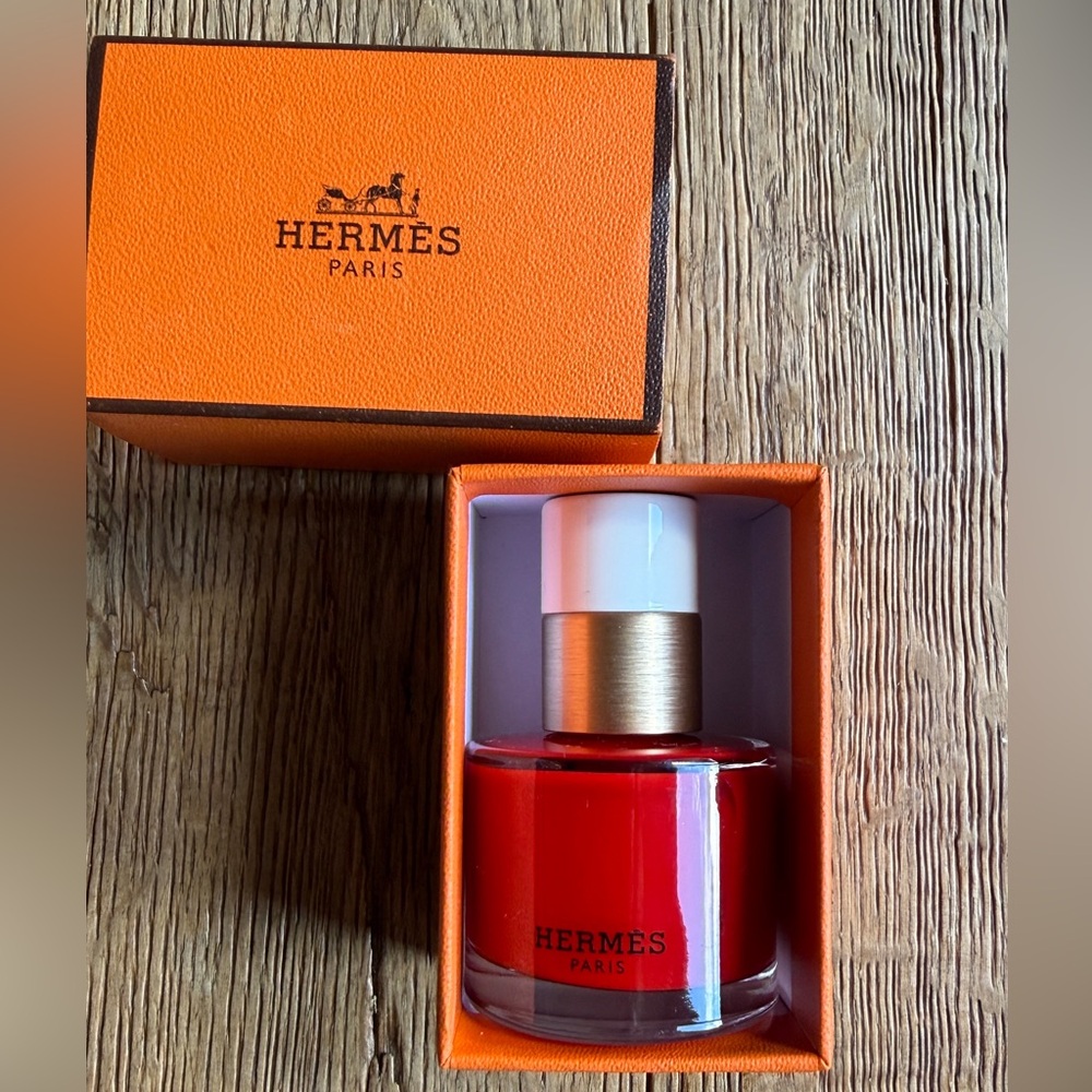 Hermès Les Mains Nail Enamel 64 Rouge Casaque Red Polish w/ Box Like New - Picture 4 of 4